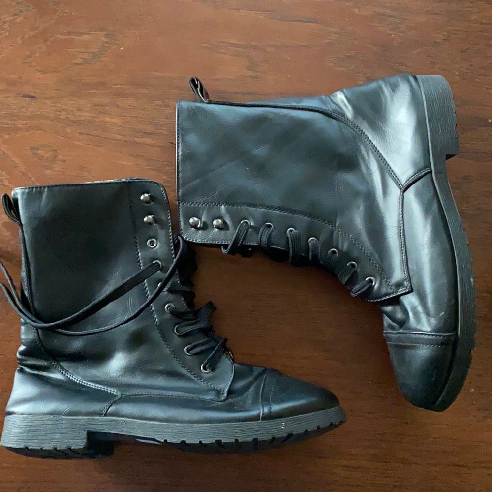 Combat boots